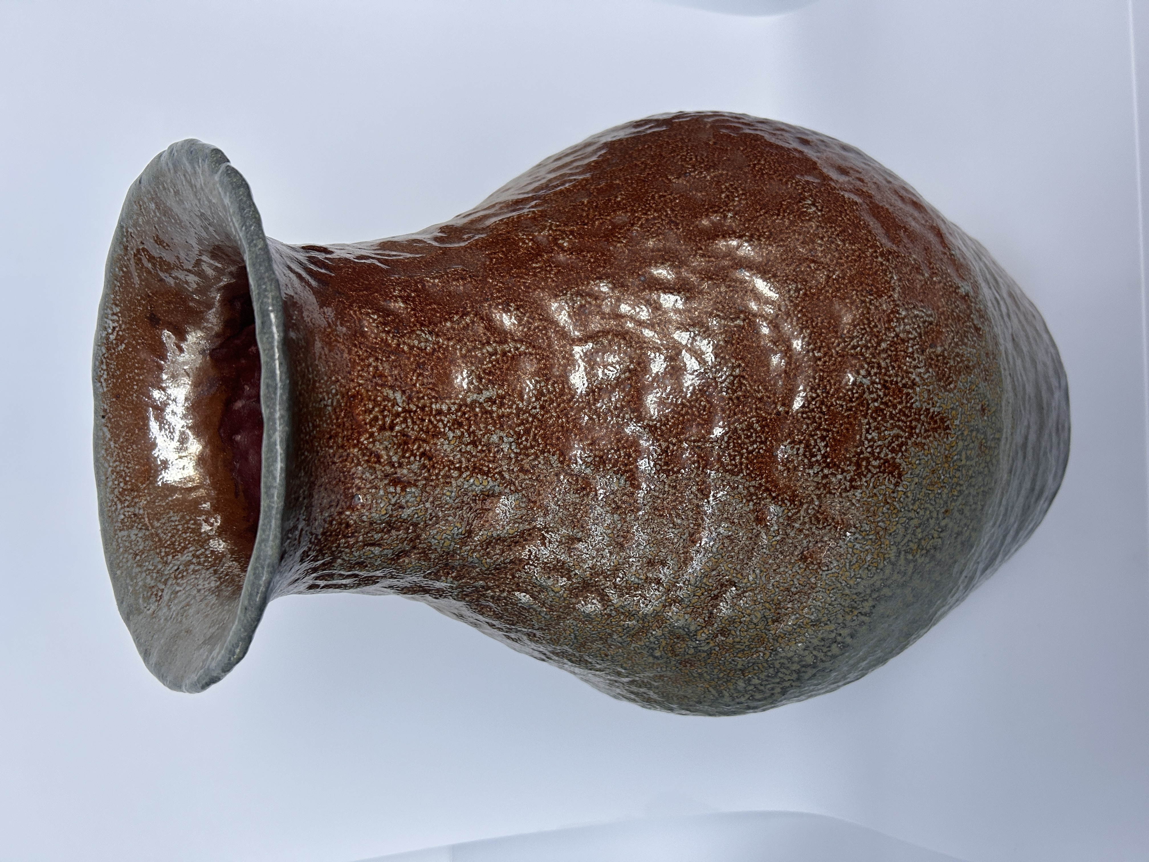 Round iron oxide vessel